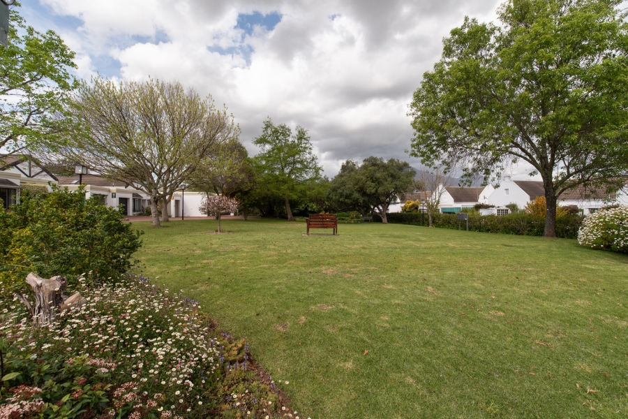 2 Bedroom Property for Sale in Onder Papegaaiberg Western Cape